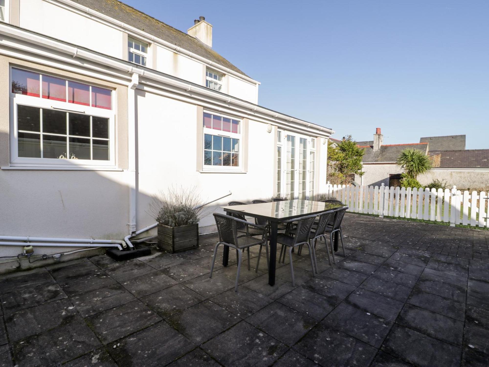 Halcyon Villa Moelfre Exterior photo