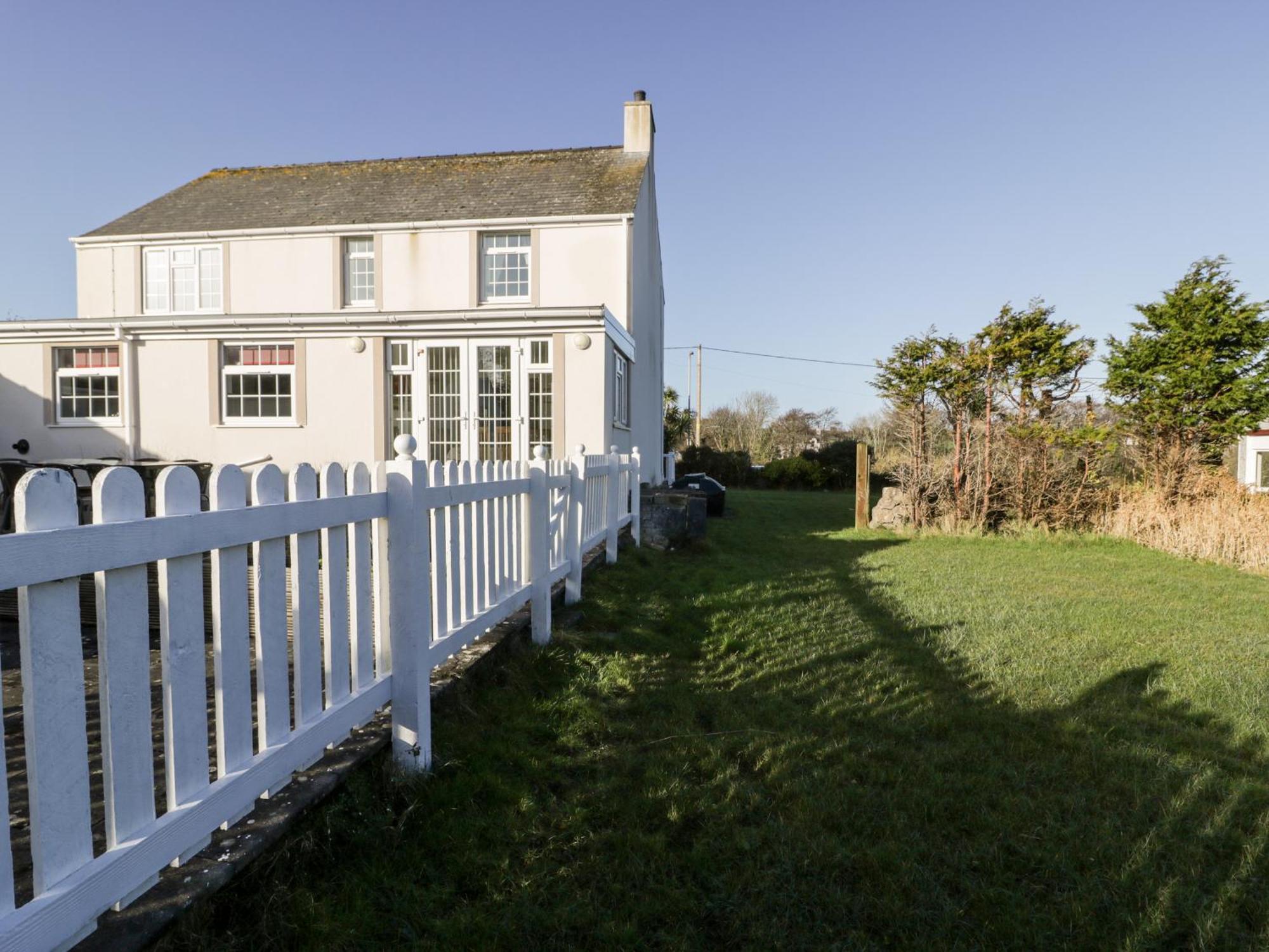 Halcyon Villa Moelfre Exterior photo